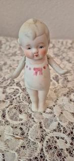 Antiek Porseleinen Popje - 11cm, Verzamelen, Poppen, Ophalen of Verzenden, Gebruikt, Pop