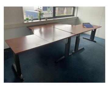 2 hoekbureaus + eventueel ovale tafel (set)