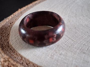 houten ring donkerbruin bloemen maat 12 (nr. 03) beschikbaar voor biedingen