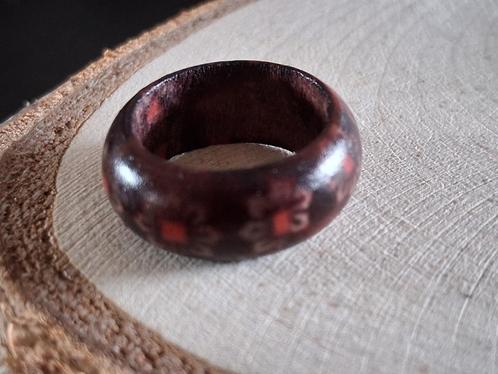 houten ring donkerbruin bloemen maat 12 (nr. 03), Sieraden, Tassen en Uiterlijk, Ringen, Nieuw, Dame of Heer, Kleiner dan 17, Bruin