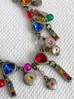 Leuke, vrolijke ketting met bedeltjes, strass en kralen, Overige materialen, Overige kleuren, Nieuw, Ophalen of Verzenden