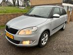 Fabia 1.2 TSI Tour Combi Navi Tel PDC Aux Trekhaak APK Vol, Auto's, Skoda, Voorwielaandrijving, Zwart, 4 cilinders, 1036 kg