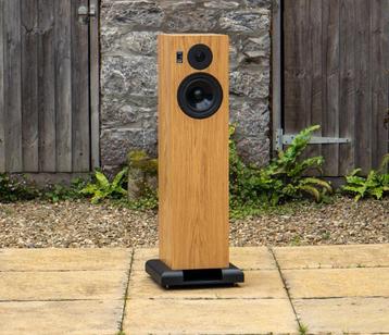 Graham Audio LS6/f Walnut beschikbaar voor biedingen
