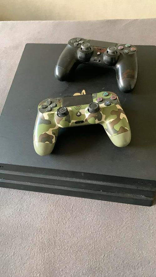 Ps4 pro met doos plus 2 controlers, Spelcomputers en Games, Spelcomputers | Sony PlayStation 4, Zo goed als nieuw, Pro, Met 2 controllers