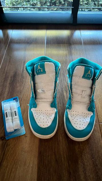 Nike Air Jordan 1 mid wit Aquatone maat US 6.5Y maat 39 beschikbaar voor biedingen