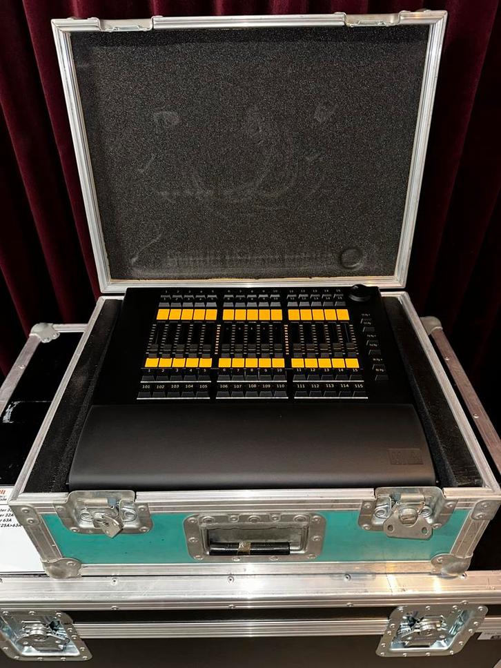 GrandMA 2 Faderwing in Flightcase, Muziek en Instrumenten, Theaterbelichting, Zo goed als nieuw, Ophalen of Verzenden