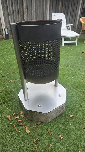 RVS vuurkorf incl. betonpoer beschikbaar voor biedingen