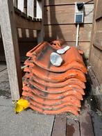 Gratis 16 dakpannen van jaren 30 woning, rood/ terracotta, Doe-het-zelf en Verbouw, Dakpannen en Dakbedekking, Ophalen, Gebruikt