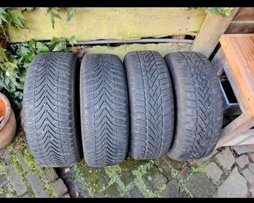 4 winterbanden 185/60 R14 met velgen en Skoda wieldoppen  beschikbaar voor biedingen