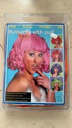 Butterfly pruik met krul oranje, Ophalen of Verzenden, Nieuw, Carnaval