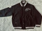 NIKE bomberjack varsity Medium zwart, Kleding | Heren, Ophalen of Verzenden, Zo goed als nieuw, Maat 48/50 (M), Zwart