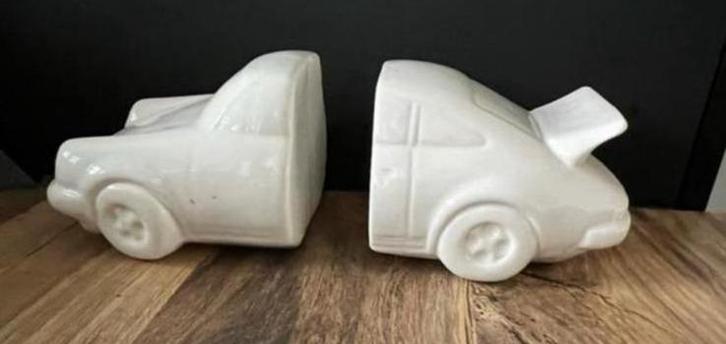 Boekensteunen in de vorm van een auto., Huis en Inrichting, Woonaccessoires | Wandplanken en Boekenplanken, Zo goed als nieuw