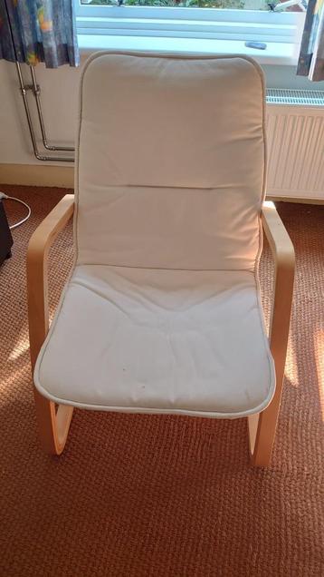 Relaxstoel – Zweeds design, stoffen bekleding & houten frame beschikbaar voor biedingen