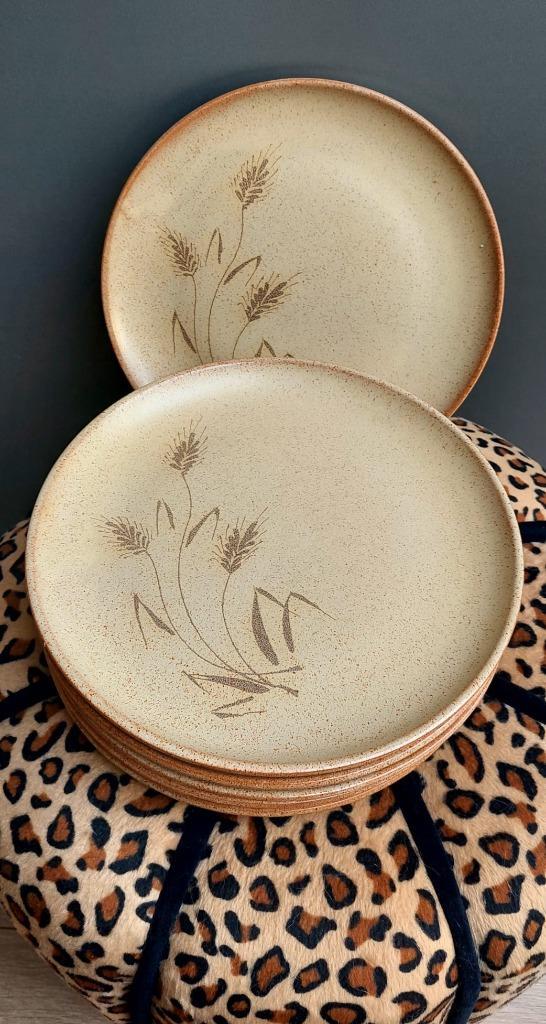 6 Vintage jaren 70 diner borden Tarwe motief 23,5 cm, Huis en Inrichting, Keuken | Servies, Zo goed als nieuw, Bord(en), Overige stijlen