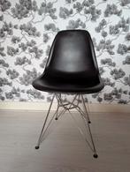 2 Vitra Eames stoelen (replica), Huis en Inrichting, Ophalen, Kunststof, Gebruikt, Twee