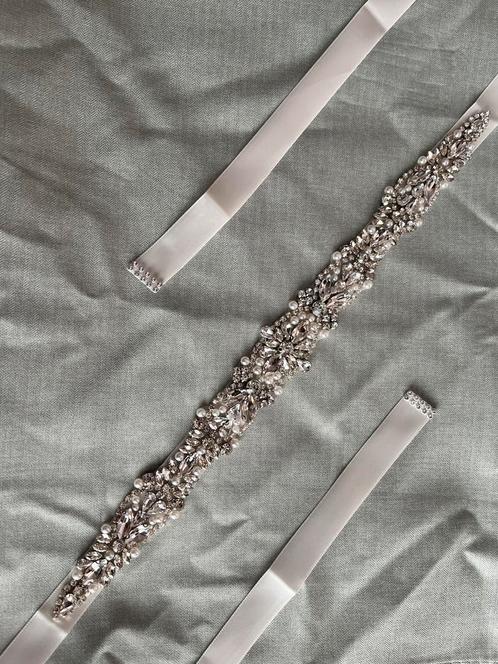 Nieuwe mooie stras riem met pareltjes super sjiek, Kleding | Dames, Trouwkleding en Trouwaccessoires, Nieuw, Accessoires, Overige kleuren