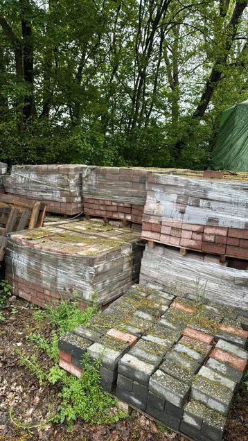 Straatstenen gebruikt op pallets  150 m2 beschikbaar voor biedingen