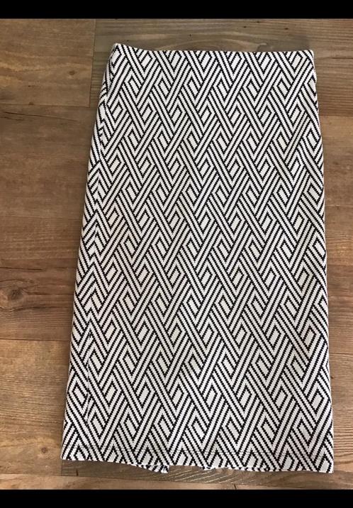 Rok, reliëf stof, wit en donkerblauw v d Zara, maat S, rokje, Kleding | Dames, Rokken, Zo goed als nieuw, Blauw, Boven de knie