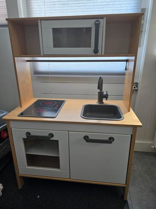 Ikea speelkeuken met licht in het fornuis en spoelbak, Kinderen en Baby's, Speelgoed | Speelkeukens, Zo goed als nieuw, Hout, Ophalen