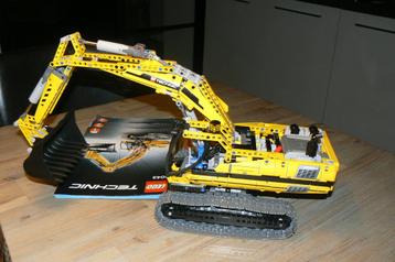 Te koop: Lego Technic Bestuurbare Graafmachine 8043 + boeken beschikbaar voor biedingen