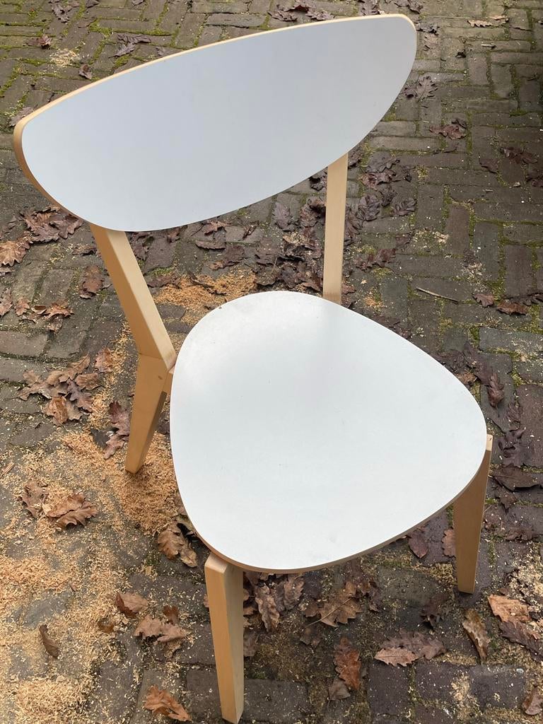 2 IKEA NORDMYRA stoelen - 1 beschadigd, Ophalen, Gebruikt, Twee, Wit