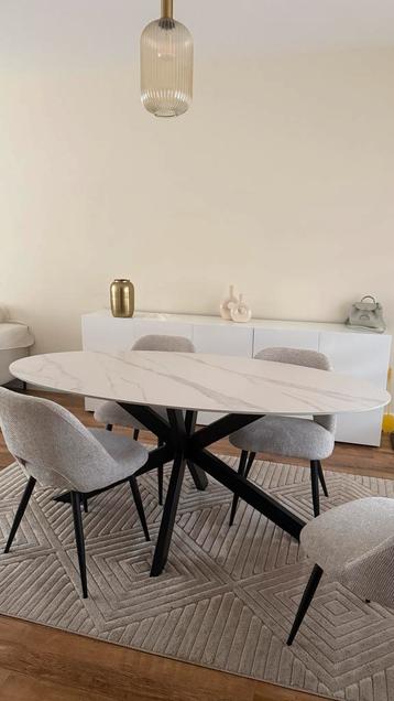 Marmeren Eettafel - Zo Goed Als Nieuw! beschikbaar voor biedingen