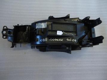 CBR1100XX 1999 - 2006 Honda Batterijbak D1-11138 beschikbaar voor biedingen