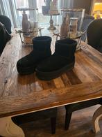 Zwarte Ugg Classic Mini Platform - Zo goed als nieuw!, Kleding | Dames, Schoenen, Zwart, Lage of Enkellaarzen, Ophalen of Verzenden