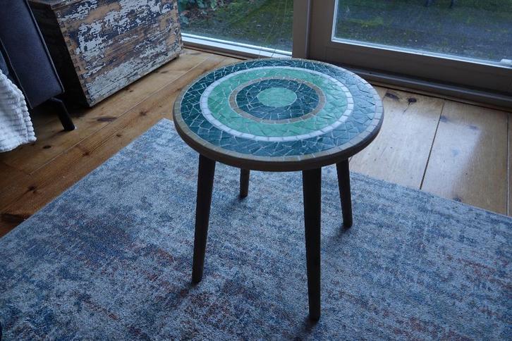 mozaiek bijzettafeltje (beige/groen), Huis en Inrichting, Tafels | Bijzettafels, Nieuw, Rond, Minder dan 45 cm, Minder dan 55 cm