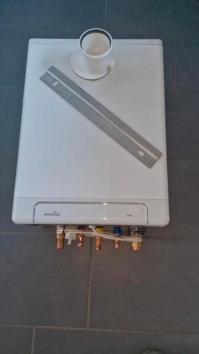 INTERGAS KOMBI KOMPAKT HRE HRE 24/18 ECO  2024, Doe-het-zelf en Verbouw, Verwarming en Radiatoren, Zo goed als nieuw, Cv-ketel of Combi-ketel