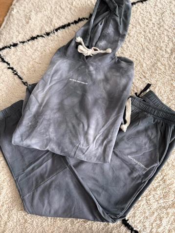Zgan 10days joggingspak maat 2 en 3 is een l xl beschikbaar voor biedingen