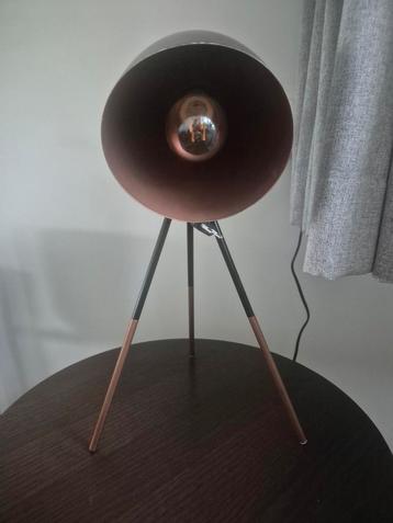 Industriële bureaulamp beschikbaar voor biedingen