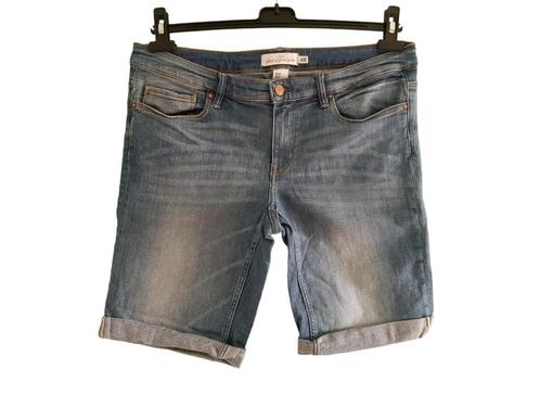 Mooie H&M stretch jeans short maat 33., Kleding | Dames, Spijkerbroeken en Jeans, Zo goed als nieuw, W33 - W36 (confectie 42/44)