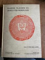 Wapens, vlaggen en zegels van Nederland T. vd Laars uit 1930, Boeken, Zo goed als nieuw, Van der laars, Ophalen, 20e eeuw of later