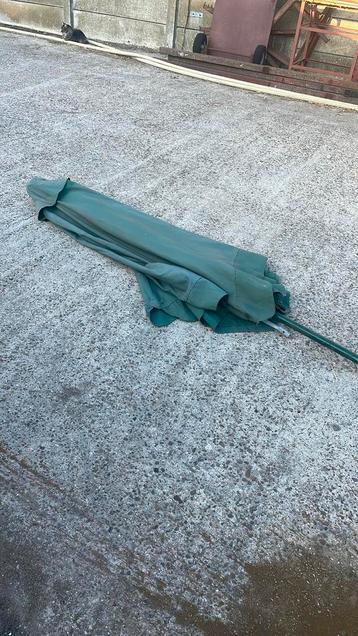 Parasol gratis beschikbaar voor biedingen