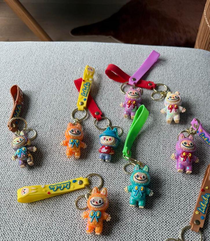 Labubu Sleutelhangers - Verschillende Designs!, Verzamelen, Poppetjes en Figuurtjes, Nieuw, Ophalen of Verzenden