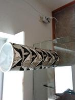 Leuke tafellamp, beetje esscher motief, zwart/wit/grijs., Ophalen of Verzenden, Zo goed als nieuw, Minder dan 50 cm