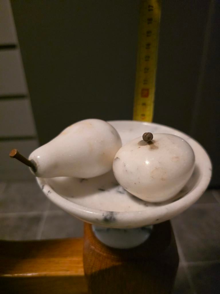 Marmeren fruitschaal met appel en peer, Ophalen of Verzenden