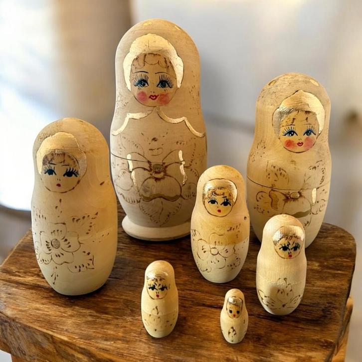7 Matroeskas handbeschilderde poppen., Verzamelen, Beelden en Beeldjes, Gebruikt, Mens, Ophalen of Verzenden