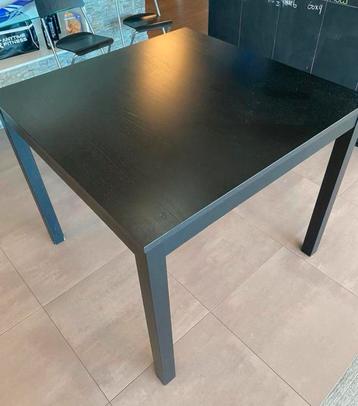 Ikea zwarte hoge vierkante tafel