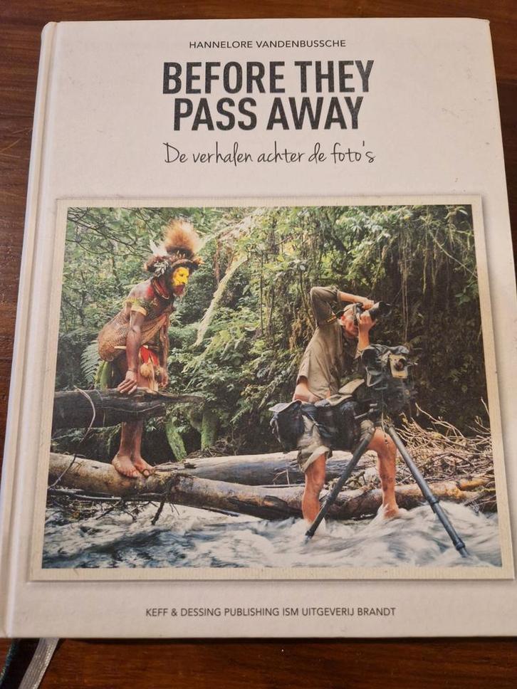 Before They Pass Away - Vandenbussche, Boeken, Kunst en Cultuur | Fotografie en Design, Zo goed als nieuw, Fotografie algemeen