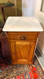 Nachtkastje met marmeren blad, Huis en Inrichting, Slaapkamer | Nachtkastjes, Ophalen, Minder dan 45 cm, G, Zo goed als nieuw