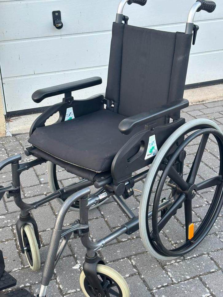 Lichtgewicht inklapbare Rolstoel met sterwielen, Diversen, Rolstoelen, Zo goed als nieuw, Handbewogen rolstoel, Inklapbaar, Verzenden