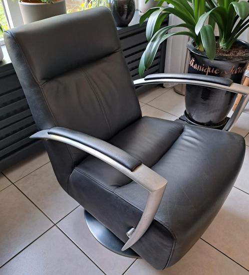 Modern zwart leren draaibare fauteuil., Huis en Inrichting, Fauteuils, Zo goed als nieuw, 50 tot 75 cm, Minder dan 75 cm, Ophalen of Verzenden