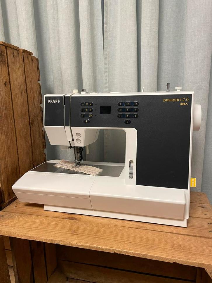 Pfaff Passport 2.0 Naaimachine, Huis en Inrichting, Woonaccessoires | Memoborden, Zo goed als nieuw, Overige typen, Ophalen of Verzenden