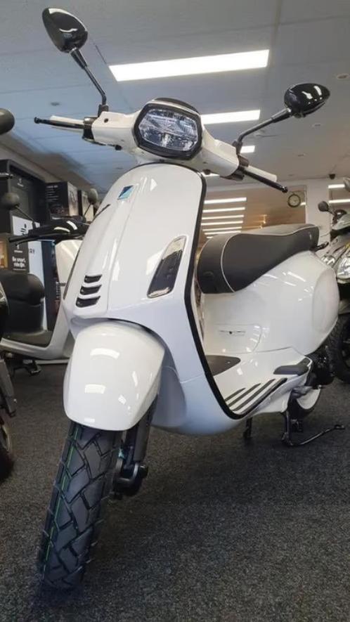 Nieuwe dikke custom Vespa Sprint Iget 45 Black&white styling, Fietsen en Brommers, Scooters | Vespa, Nieuw, Overige modellen, Maximaal 45 km/u