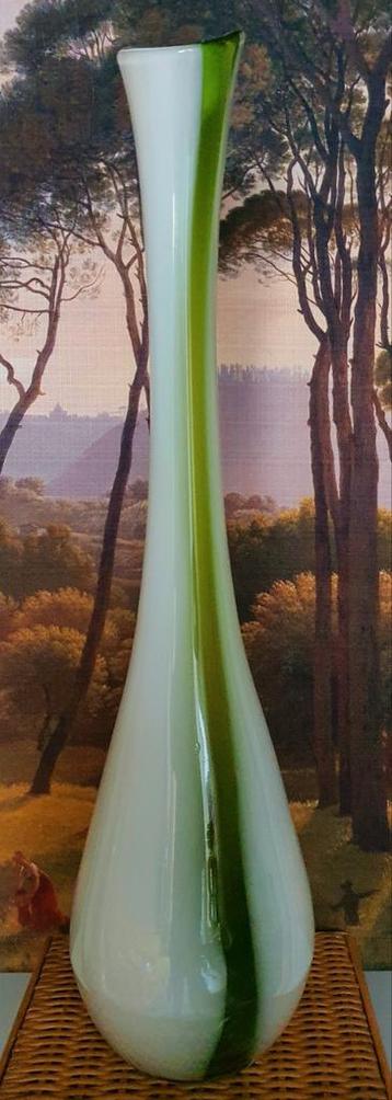 Mondgeblazen vaas erg groot glas wit groen met pontil 65 cm