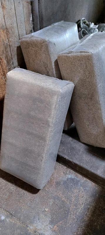 3 pakken vlasstrooisel beschikbaar voor biedingen