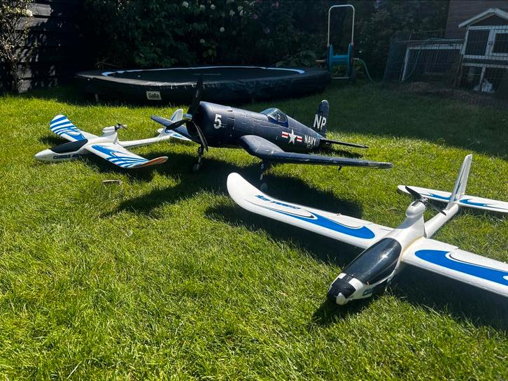 Drie RC vliegtuigen afstand bestuurbaar, Hobby en Vrije tijd, Modelbouw | Radiografisch | Vliegtuigen, Zo goed als nieuw, Elektro