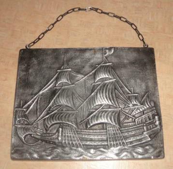 Tinnen wandbord historisch zeilschip beschikbaar voor biedingen